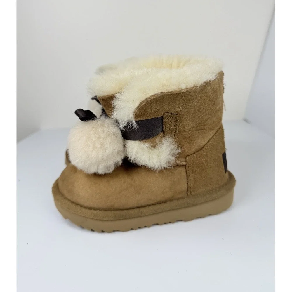 UGG‎ Gita Mini Pom Pom Boots Toddler Girls 7T Chestnut Suede 1017403T